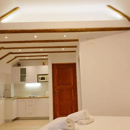 Old Town - Double Bed 180&200 *