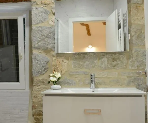 Veli Varos Old Town Deluxe Centre