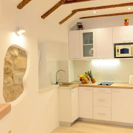 Veli Varos Old Town Deluxe Apartment City Centre *