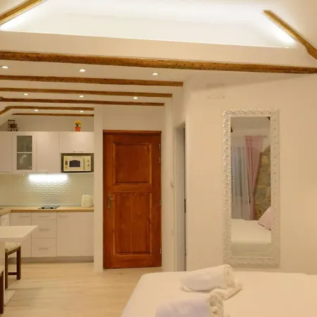 Veli Varos Old Town Deluxe Apartment City Centre Apartment