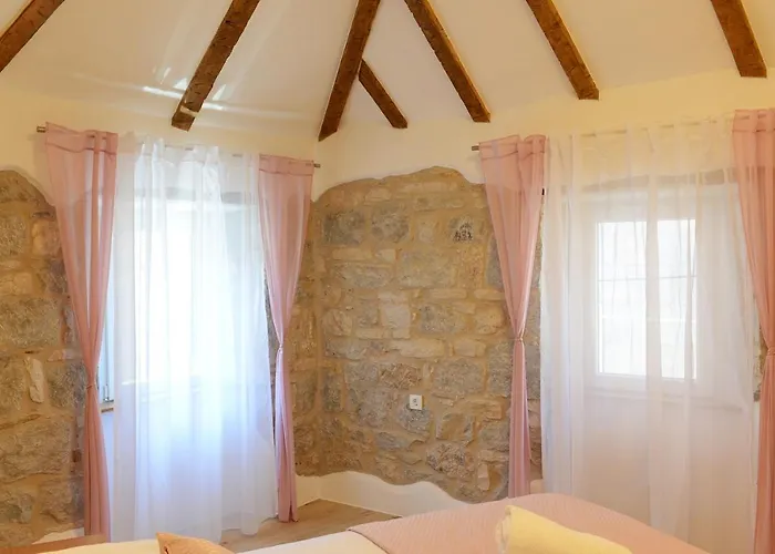 Veli Varos Old Town Deluxe Centre Split