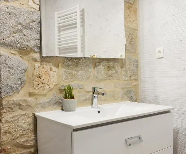Veli Varos Old Town Deluxe Centre Split