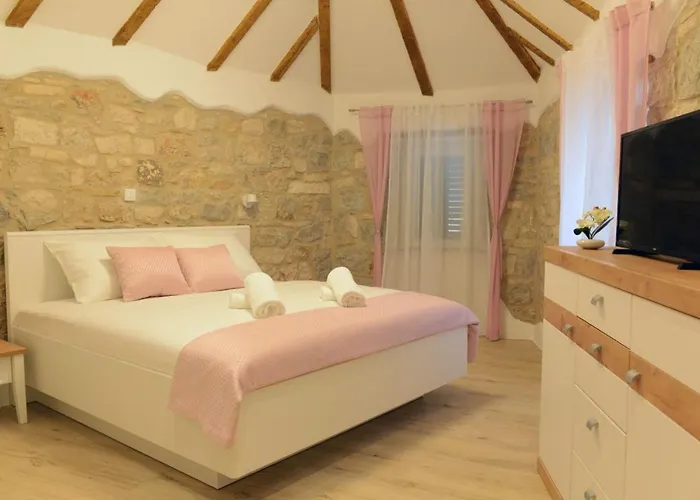 Veli Varos Old Town Deluxe Centre